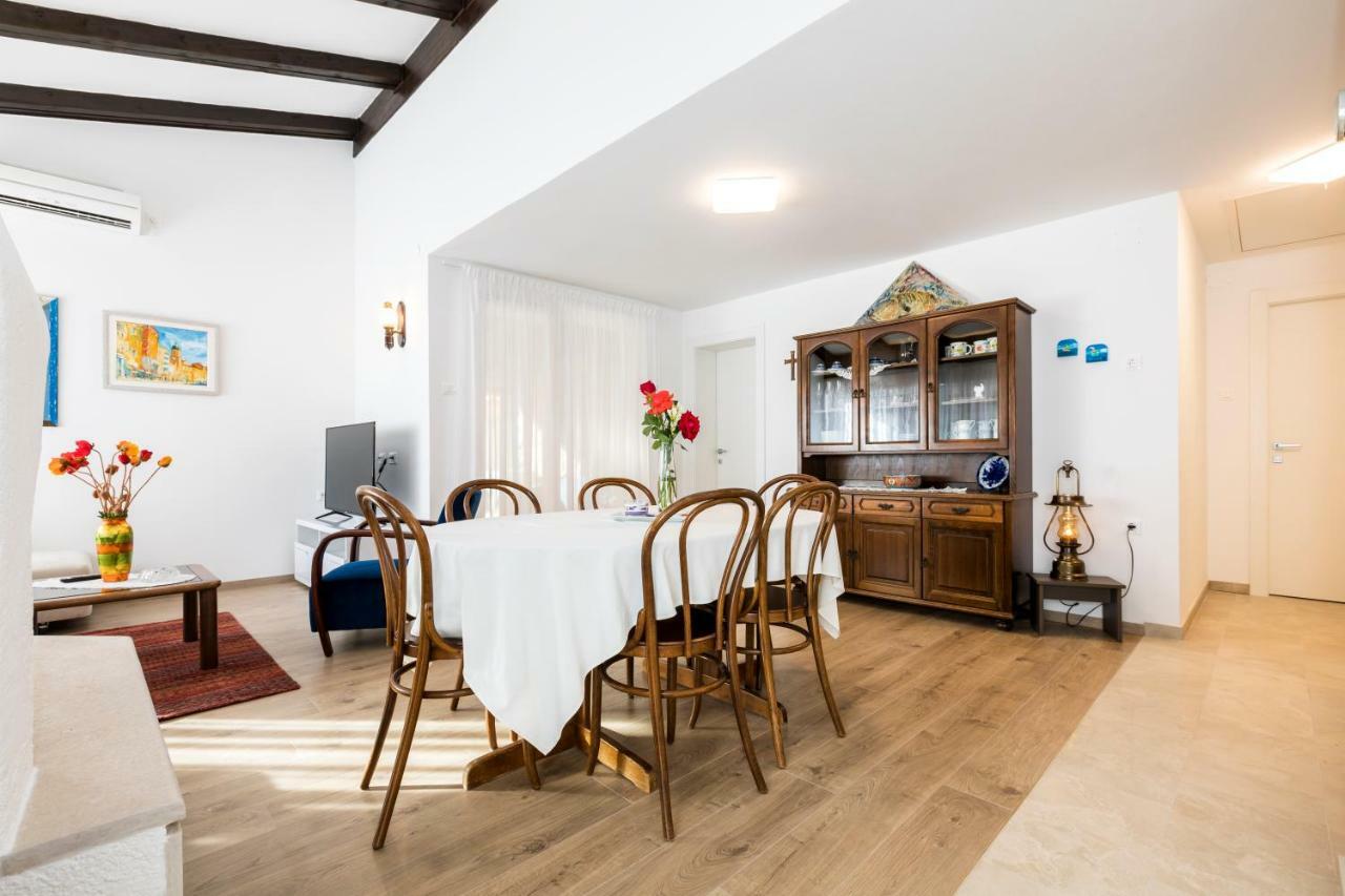 Captains Home Mali Lošinj Exteriör bild